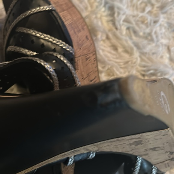 Guess size 11 sandals - Picture 8 of 9